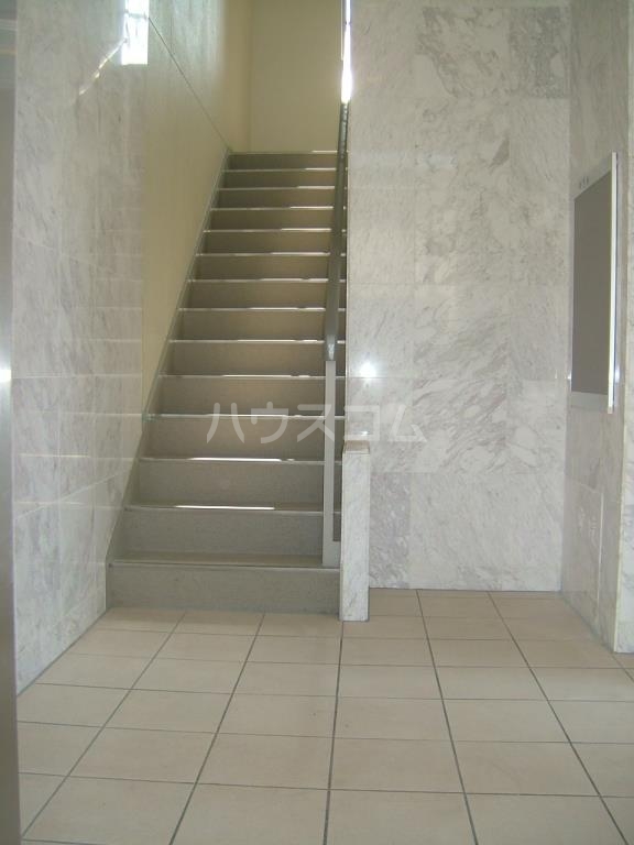 18/19 エントランス