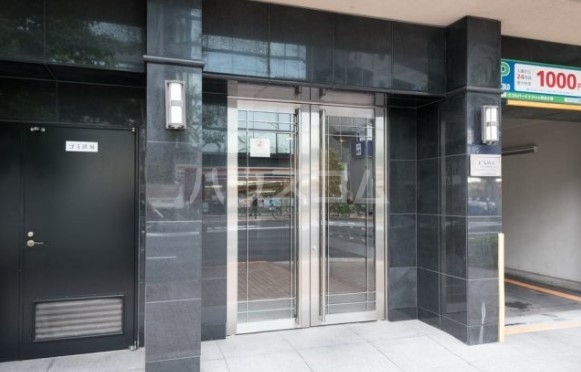 21/22 エントランス