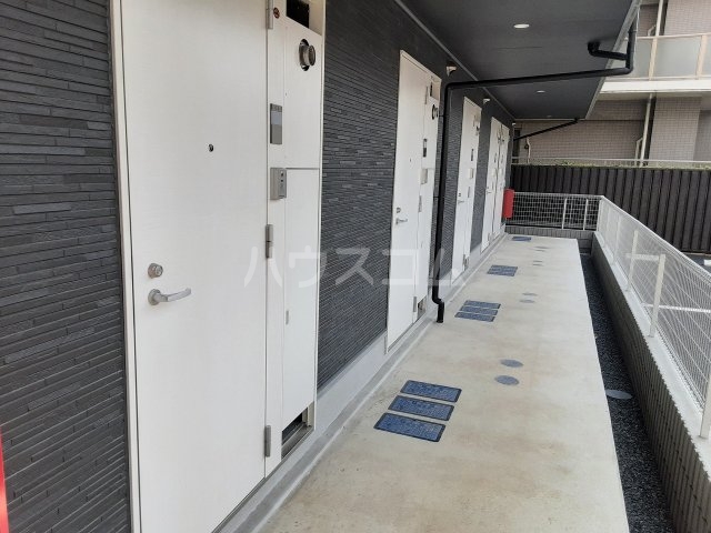 28/30 エントランス