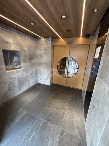 24/30 エントランス