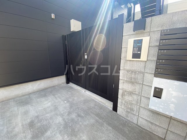 23/30 エントランス