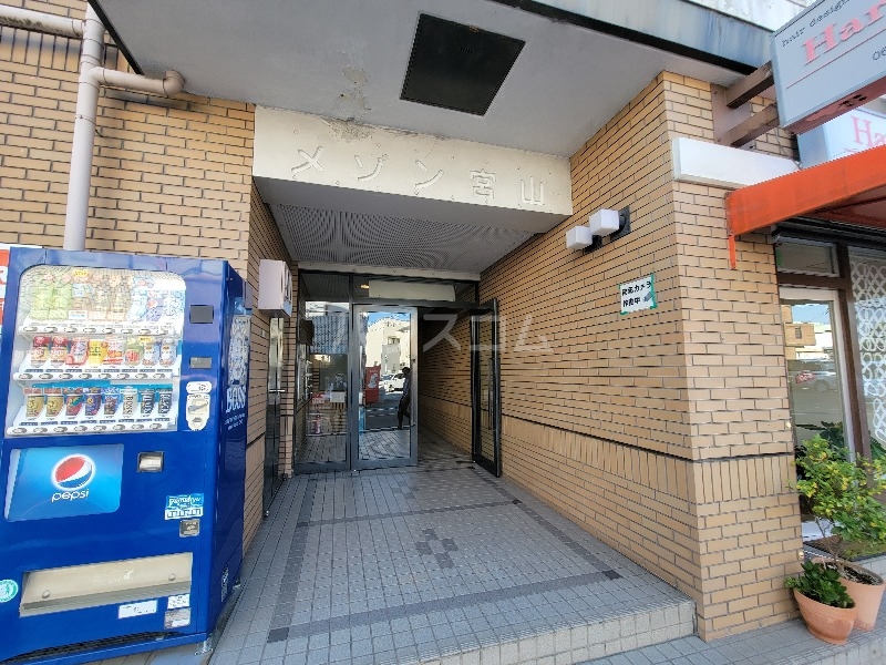 26/30 エントランス