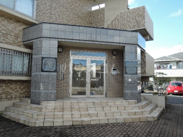 18/22 エントランス