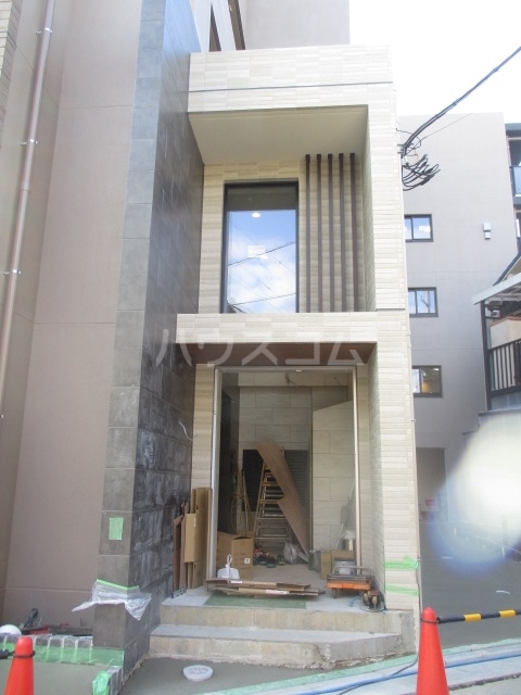 24/30 エントランス