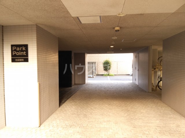 25/30 エントランス