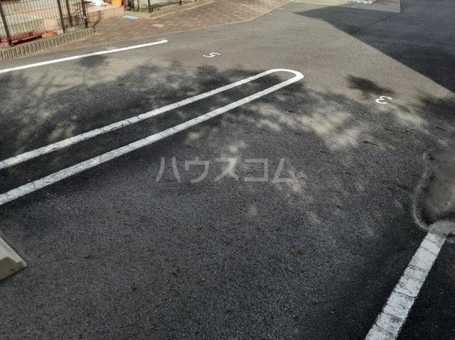 28/30 駐車場