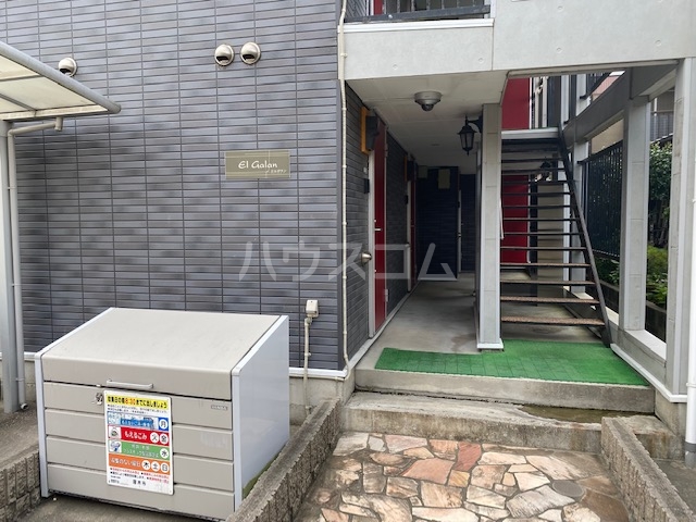 23/28 エントランス