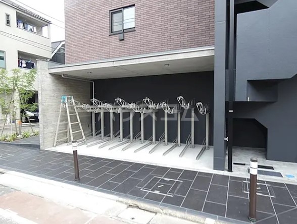 19/23 エントランス