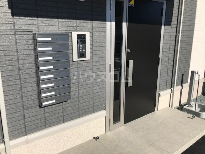 28/30 エントランス