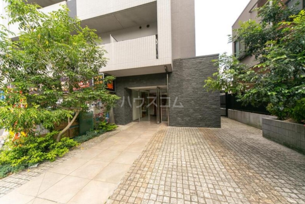 14/23 エントランス