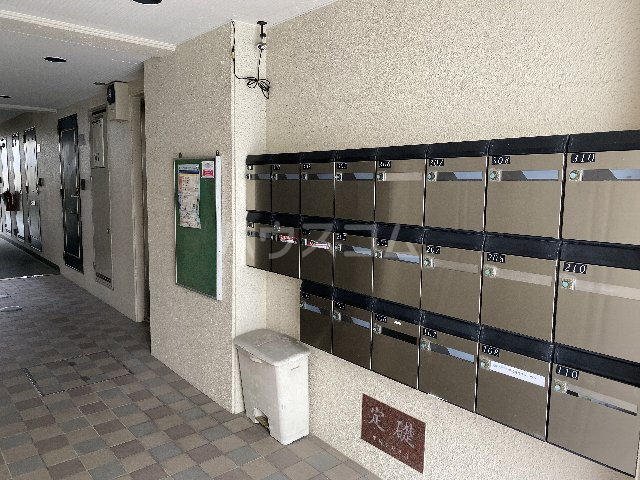 22/26 エントランス