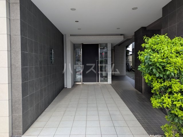 23/30 エントランス