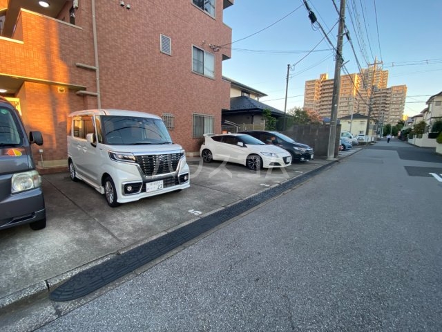 20/30 駐車場