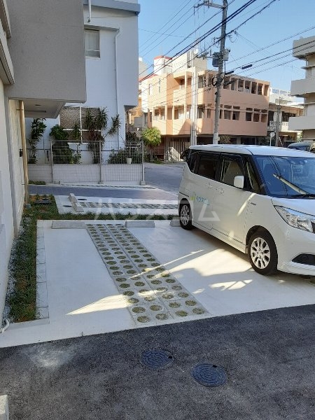 21/26 駐車場