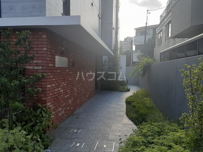 22/23 エントランス