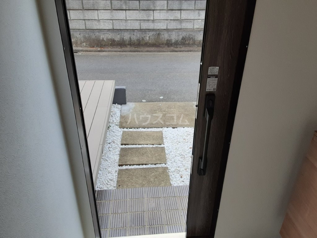 24/25 エントランス