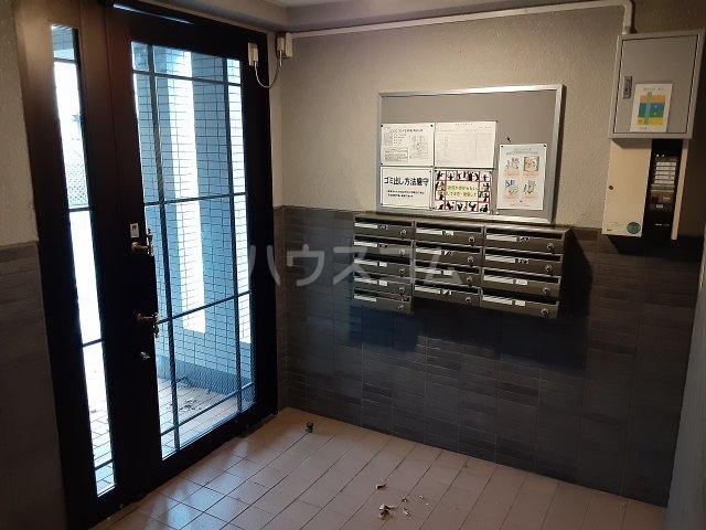 24/30 エントランス