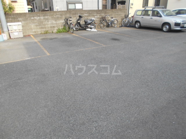 18/22 駐車場