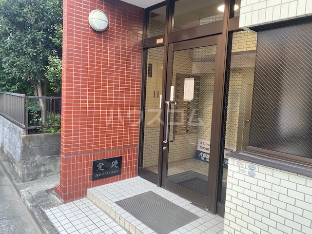 25/27 エントランス