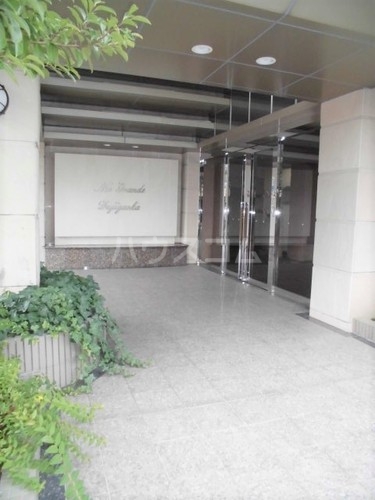 20/27 エントランス