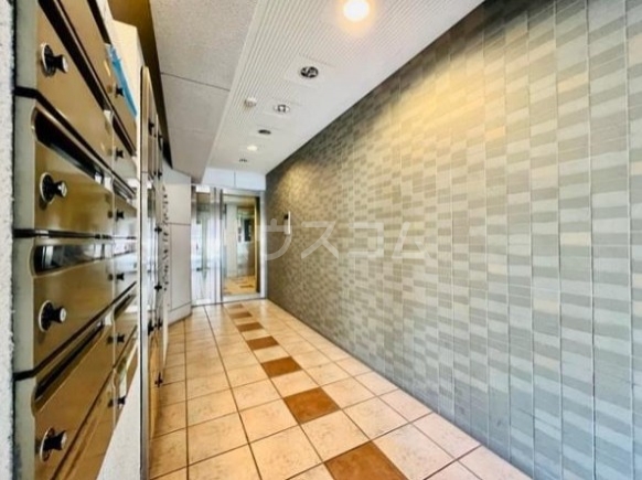 21/27 エントランス