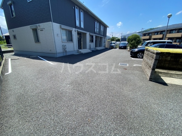 28/30 駐車場