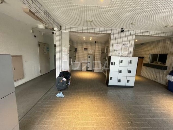 18/21 エントランス