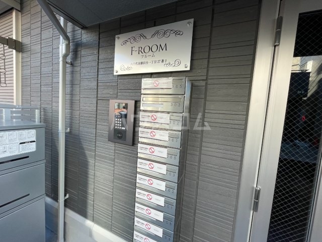 26/30 エントランス