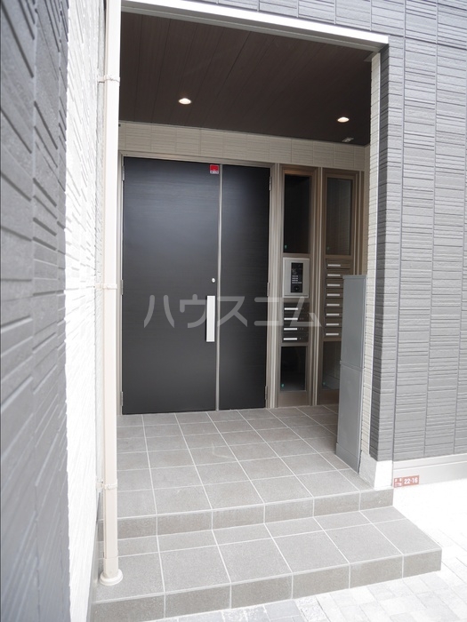 18/28 エントランス