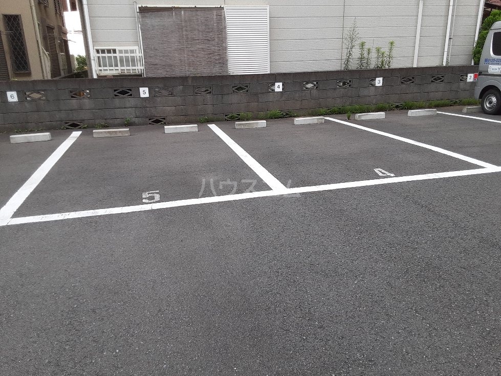 18/26 駐車場