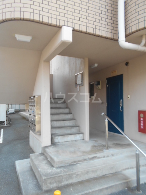 16/25 エントランス