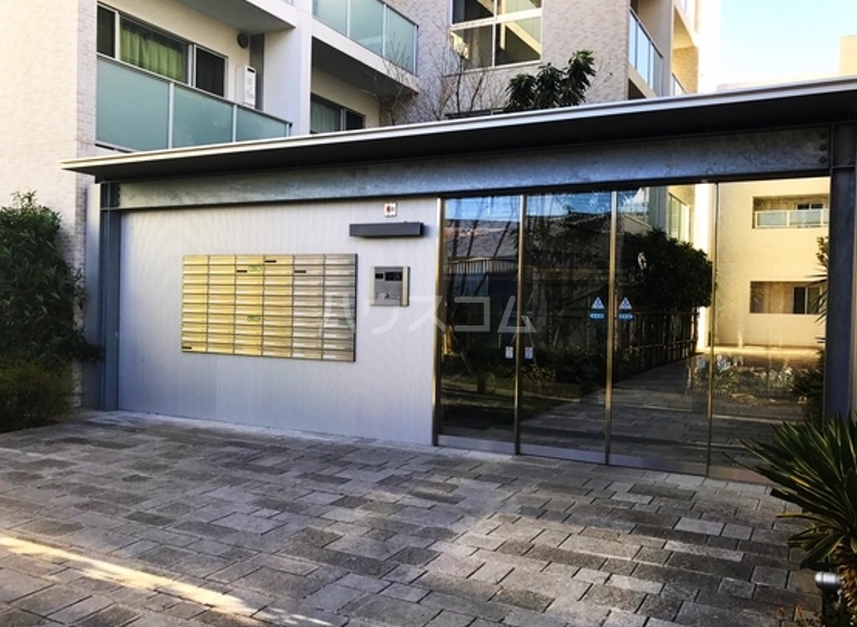 17/27 エントランス