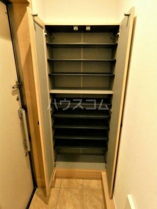 13/22 玄関