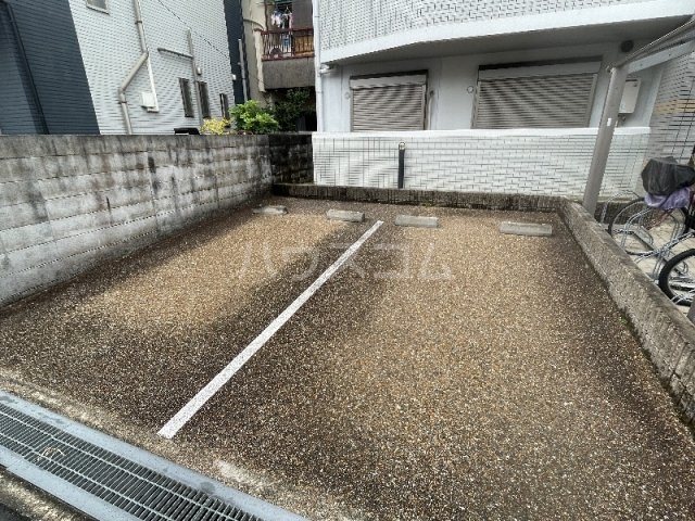 26/30 駐車場