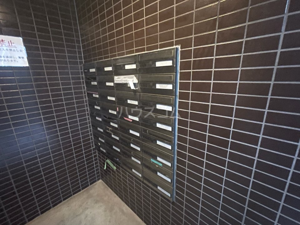 22/25 エントランス