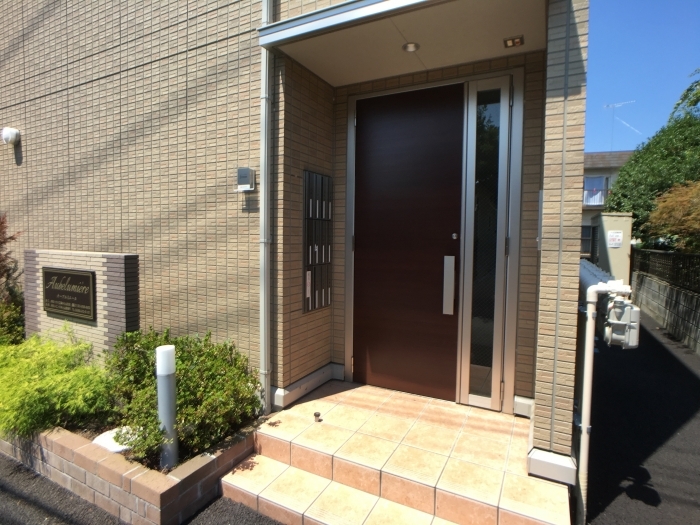 18/26 エントランス