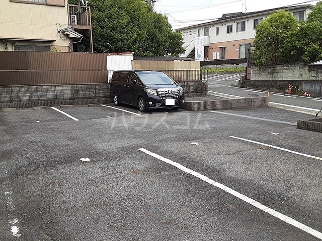 25/28 駐車場