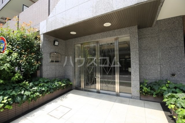 21/30 エントランス