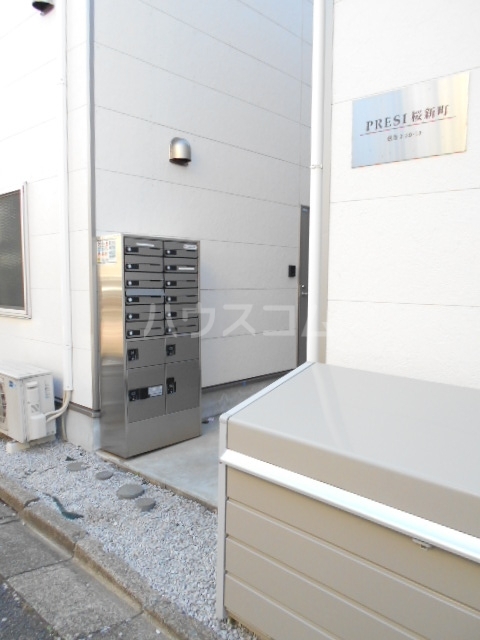 26/30 エントランス