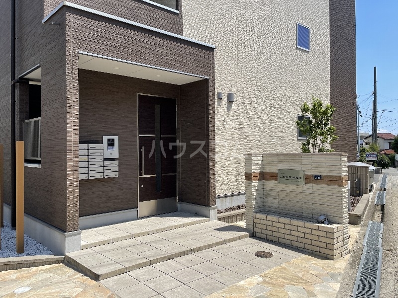 28/30 エントランス