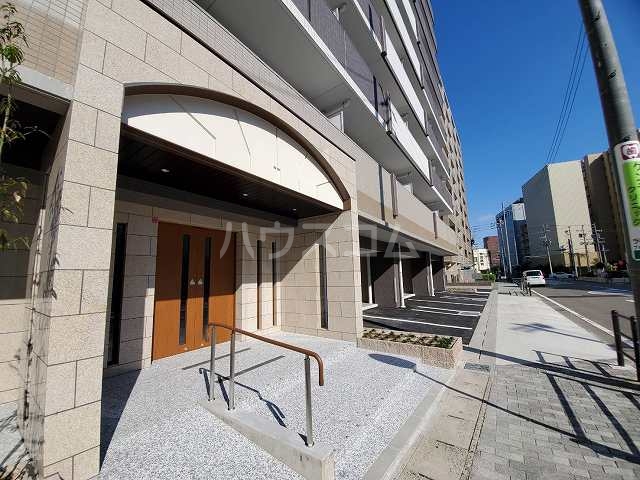 25/30 エントランス