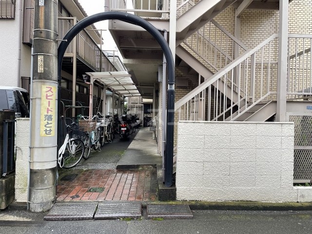 28/30 エントランス