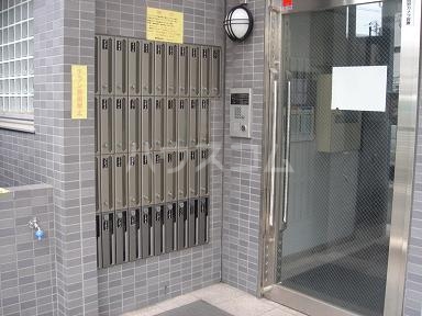 24/25 エントランス