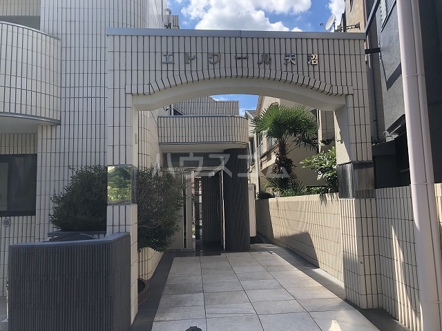 26/30 エントランス