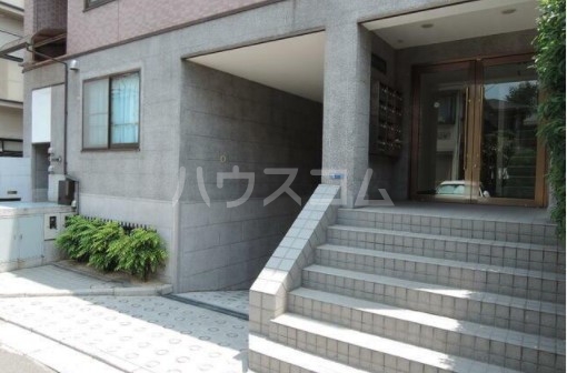 20/30 エントランス