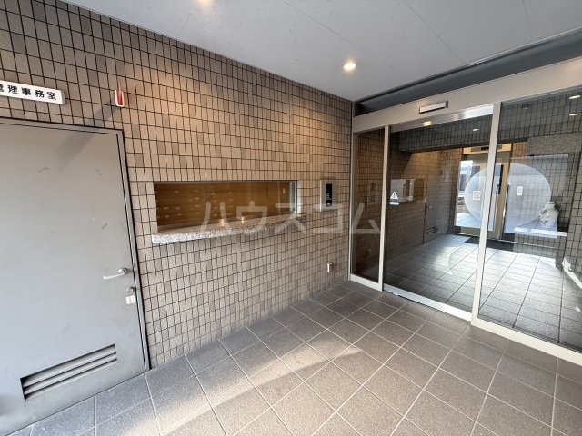 24/30 エントランス