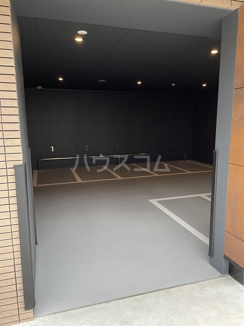27/30 駐車場