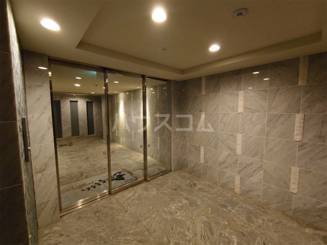 21/30 エントランス