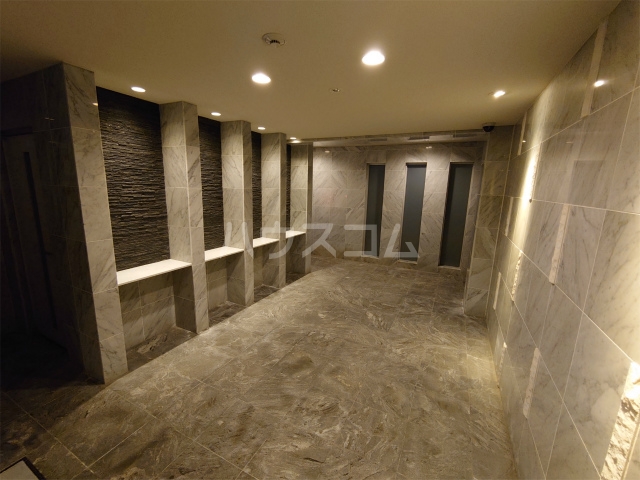 23/30 エントランス