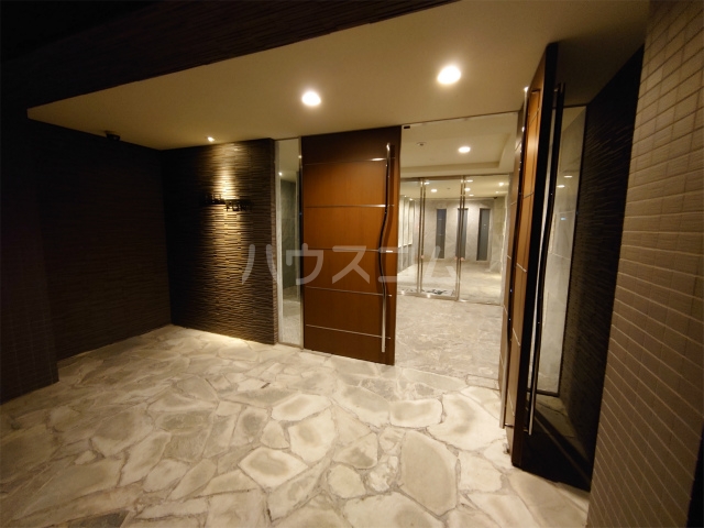 20/30 エントランス